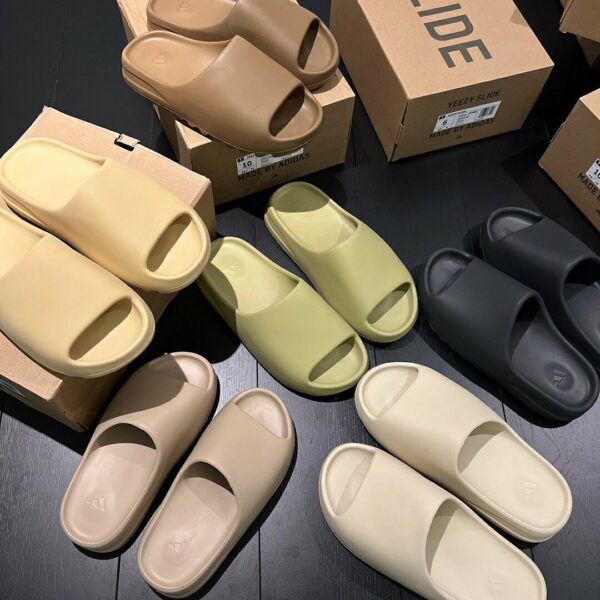 Yeezy Slides in Pure – perfect for casual wear